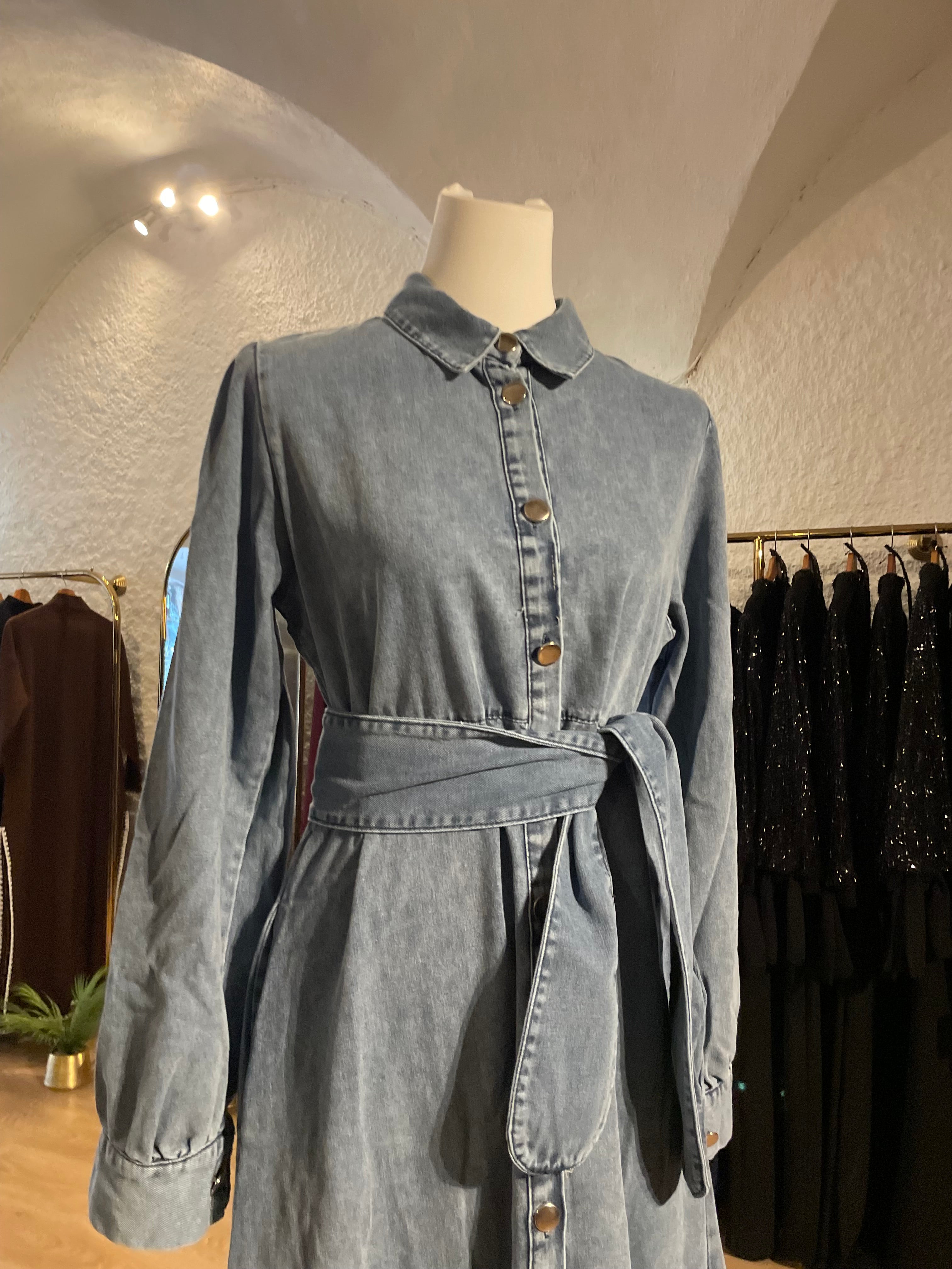 Robe en jean boutonnée