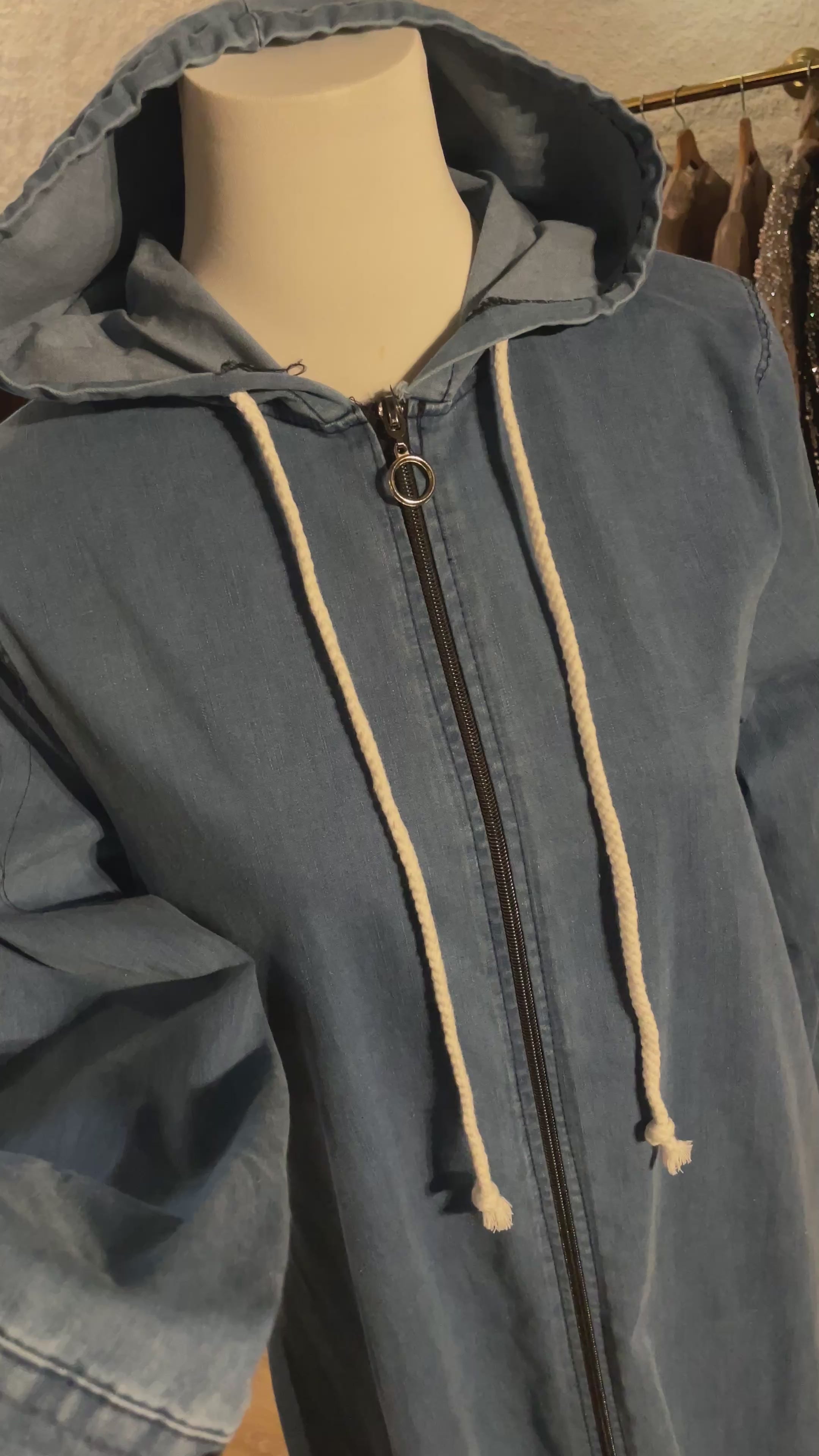 Veste en jean à capuche